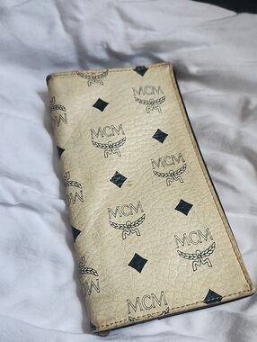 MCM Cream Logo Continental Card Holder Wallet